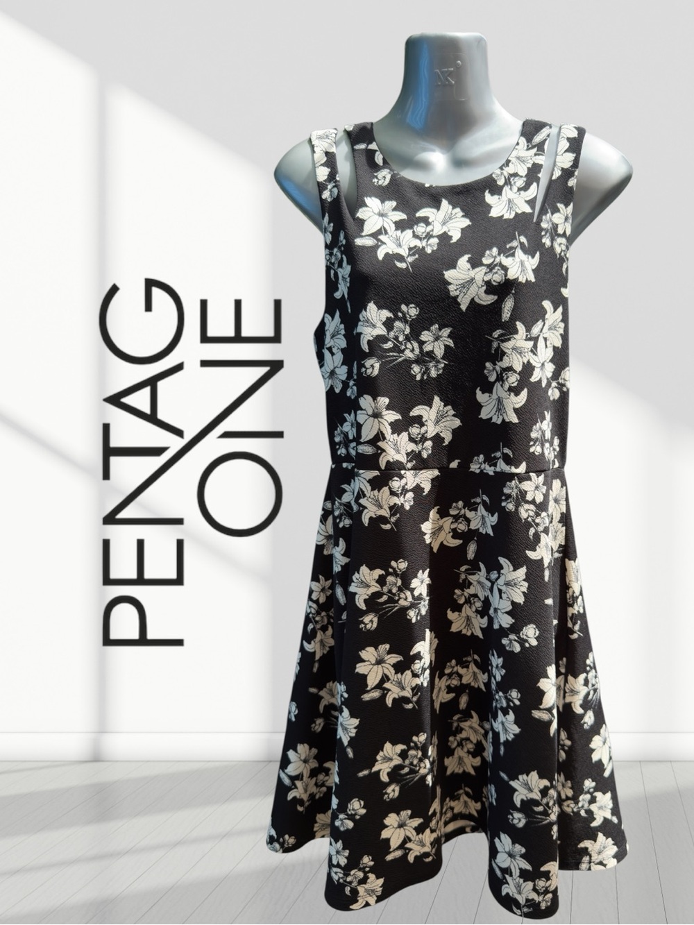•Pentagone Black White Floral Fit & Flare Dress Sleeveless | Large